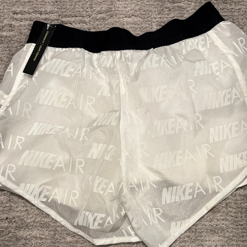 Nike Air Women's 2in1 Running Shorts 3” AQ5634-100 White Size S - Picture 6 of 6
